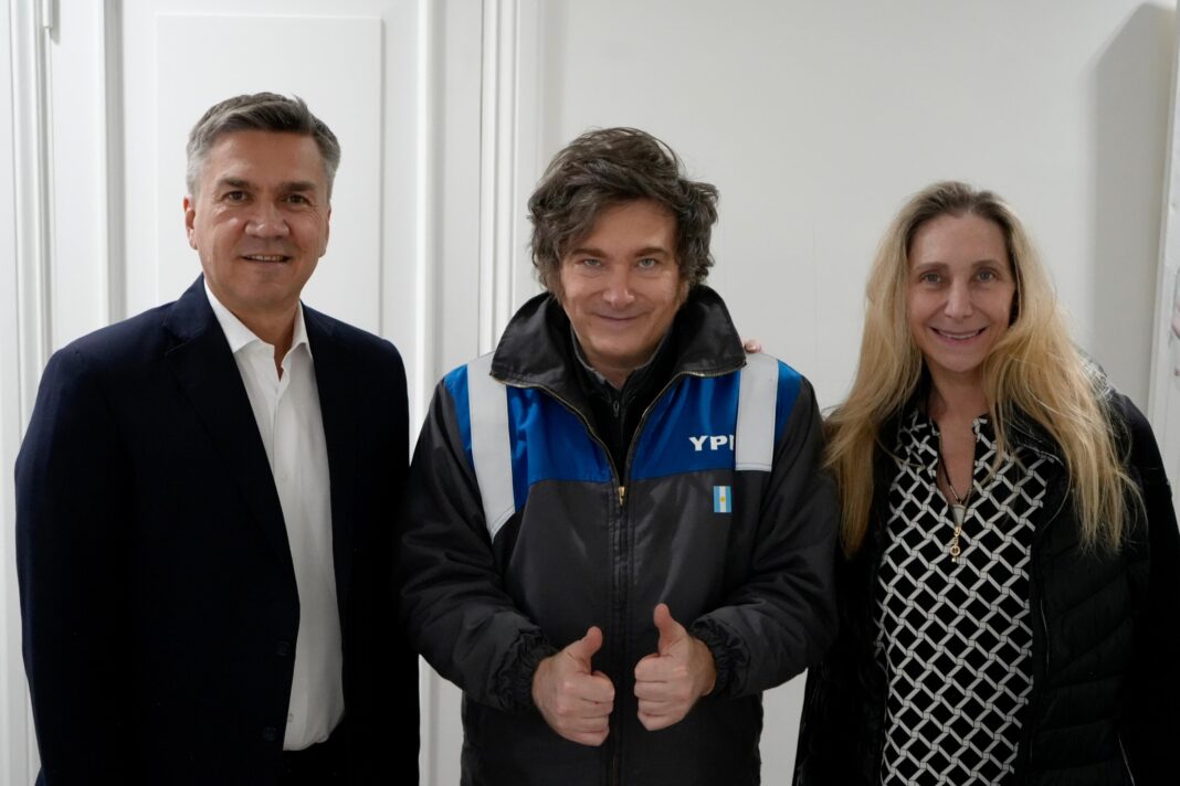 Tras vetar el proyecto de los ATN, el presidente Javier Milei junto con su hermana recibieron al gobernador de Chaco, Leandro Zdero, en la Quinta de Olivos.