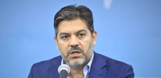 El ministro de Gobierno bonaerense, Carlos Bianco, destacó la contundencia del triunfo de Fuerza Patria y defendió la organización provincial de los comicios.