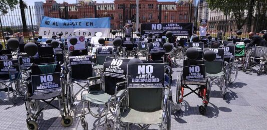 El Gobierno promulgará la Emergencia en Discapacidad tras el rechazo al veto de Milei, pero demora su implementación hasta definir los fondos.