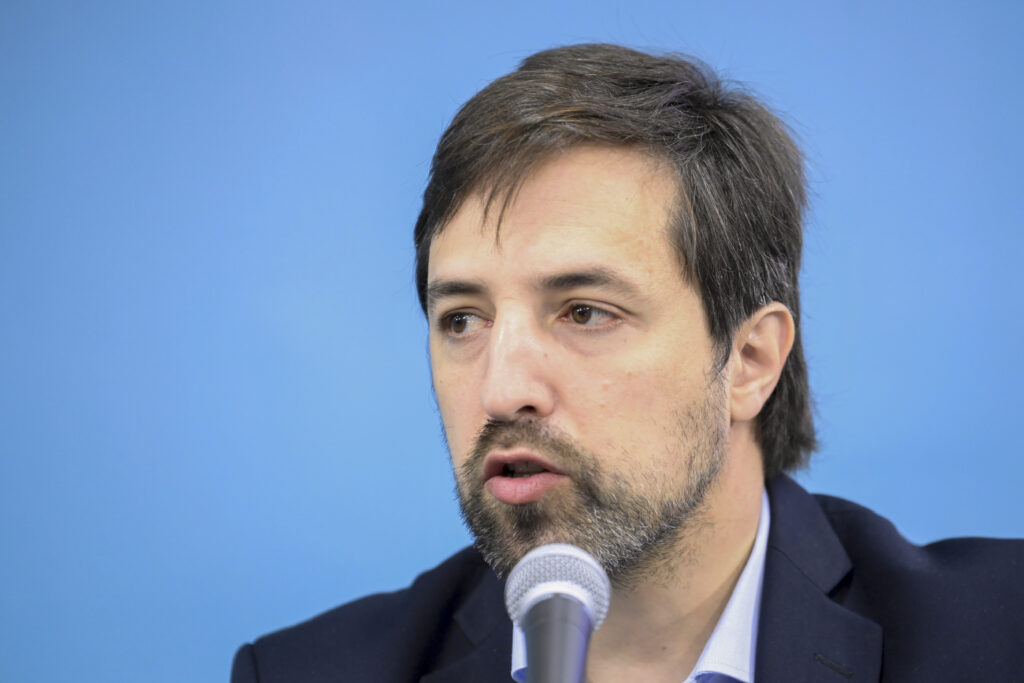 Ncolás Kreplak anunció que desde este lunes cualquier residente de la provincia de Buenos Aires se puede anotar para vacunarse contra el dengue de manera libre y gratuita.