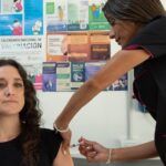 La provincia comenzó a vacunar contra el dengue a personas que no atravesaron la enfermedad El Gobierno de la provincia de Buenos Aires comenzó este lunes la vacunación contra el dengue a personas de entre 15 y 59 años que no atravesaron la enfermedad.