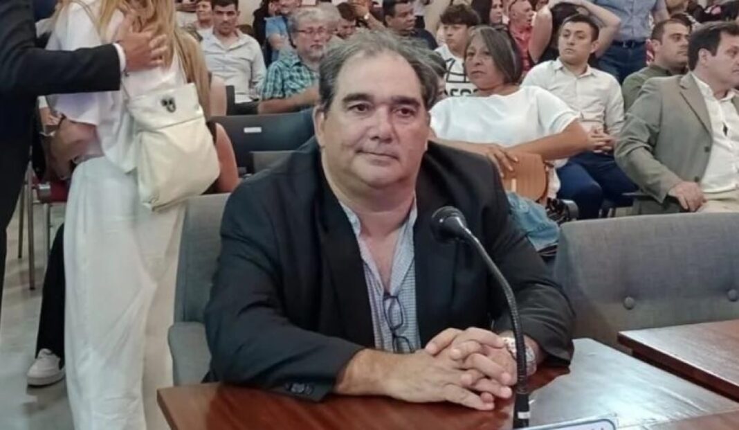 En Avellaneda, un concejal bullrichista abandonó el bloque de La Libertad Avanza luego del fracaso electoral de los libertarios.