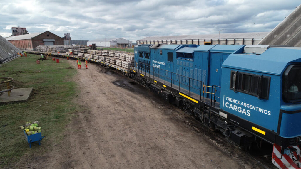 Olavarría: la normativa nacional no solo le concede los terrenos viales a Cementos Avellaneda, sino también los bienes que componen la infraestructura ferroviaria.