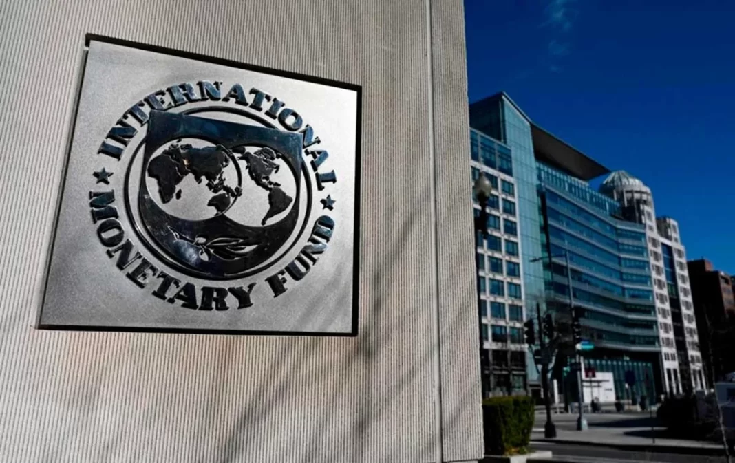 El FMI advirtió que la deuda mundial alcanza el 235% del PBI y pidió ajustes fiscales graduales en países emergentes.