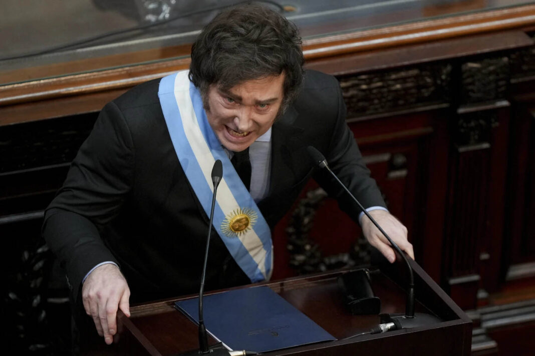 El presidente, Javier Milei, redobló la polarización política después de que la Cámara de Diputados rechazara dos de sus vetos.