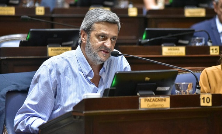 En Diputados, Guillermo Pacagnini le dejó la banca del Frente de Izquierda a Aníbal Moreno.