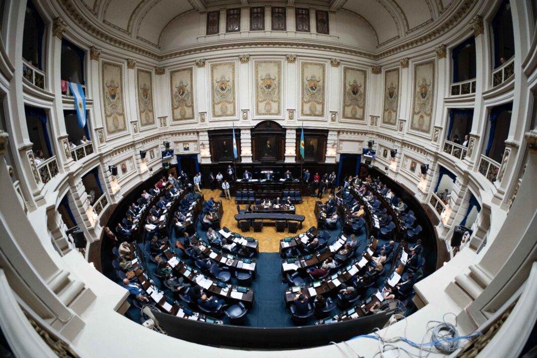 La Cámara de Diputados bonaerense dio media sanción al proyecto de Carlos Puglelli que reglamenta la Plataforma Multiagencial de Emergencias.
