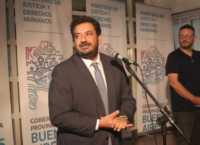 La autoridad de aplicación del Registro Provincial de Cadáveres No Identificados, será el Ministerio de Justicia bonaerense, a cargo de Juan Martín Mena quien designará al funcionario responsable.