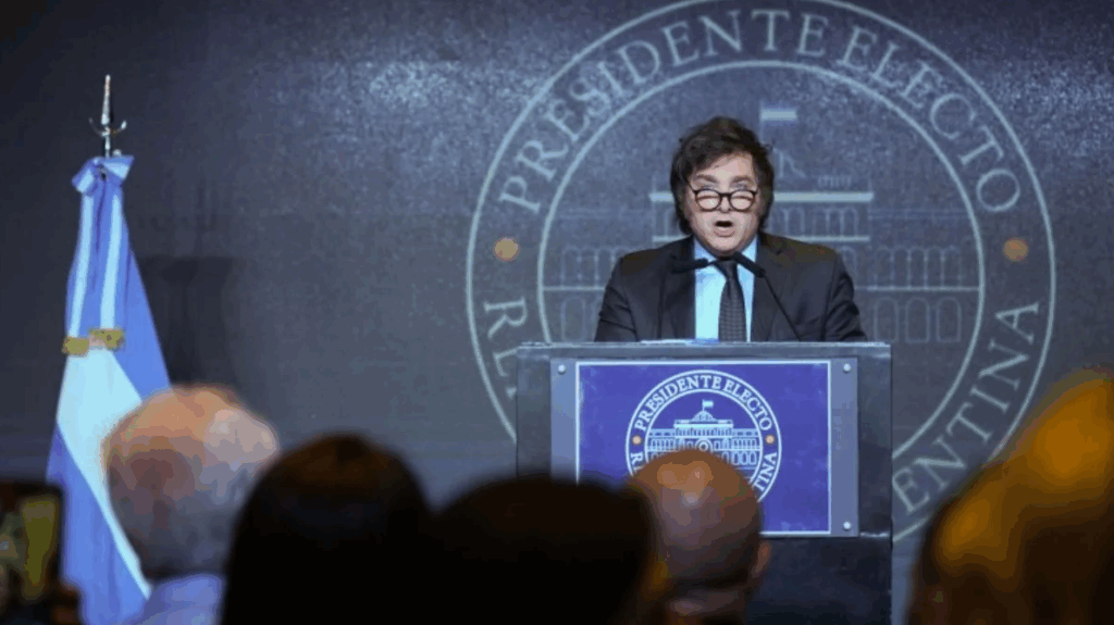 Javier Milei se refirió a la reciente intervención del BCRA y señaló que en caso de una eventual dolarización se requiere adecuar el sistema financiero.