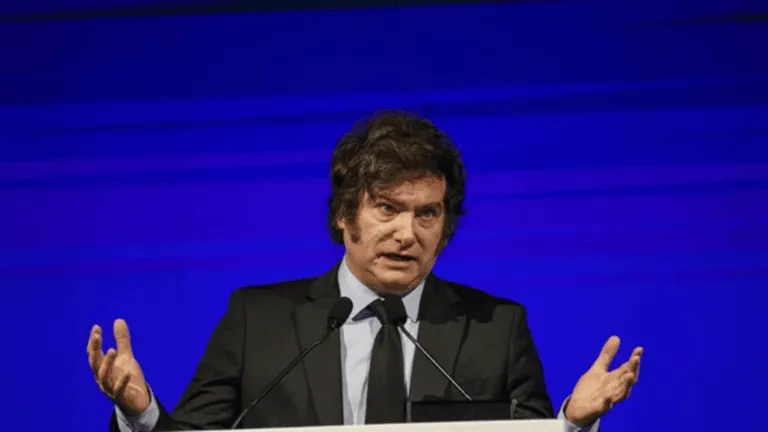 Milei promulgó la Emergencia en Discapacidad tras el rechazo al veto, pero postergó su aplicación hasta que el Congreso defina su financiamiento.