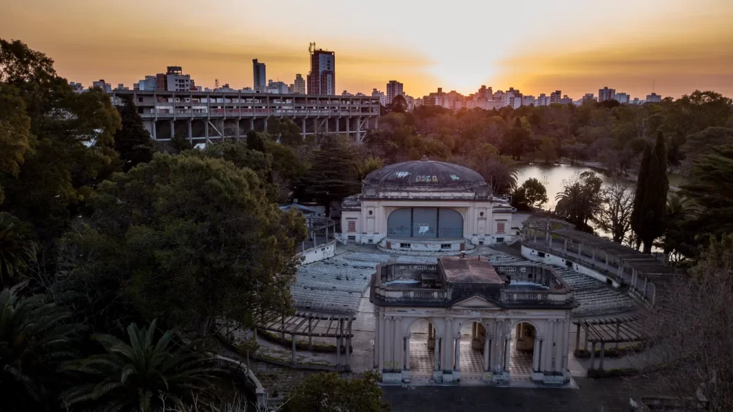 La Municipalidad de La Plata esta semana dará a conocer la adjucación de la obra con la que se remodelará el histórico Teatro del Lago.