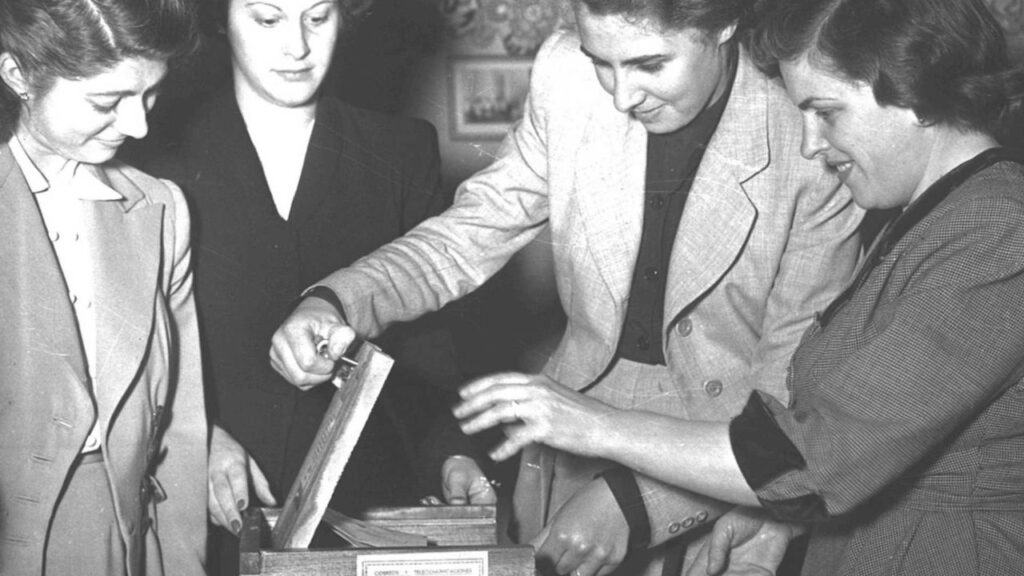
Así votaron por primera vez las mujeres en Argentina, un 11 de noviembre de 1951.