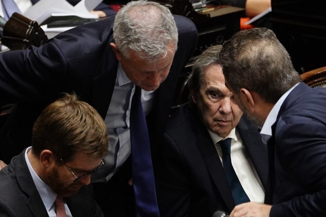 Diputados de la oposición salieron a advertirle al Gobierno nacional que cualquier deuda con el Tesoro de los Estados Unidos deberá ser aprobada por el Congreso.