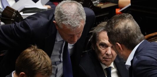 Diputados de la oposición salieron a advertirle al Gobierno nacional que cualquier deuda con el Tesoro de los Estados Unidos deberá ser aprobada por el Congreso.