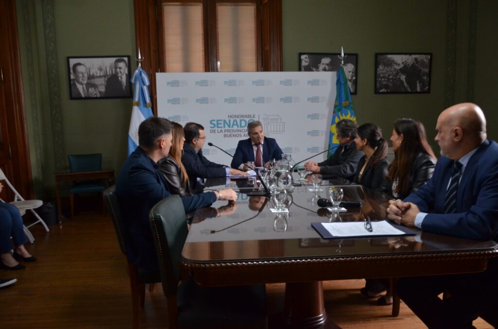 La comisión de Industria y Minería del Senado bonaerense, presidida por Vargas, trazó una agenda de trabajo con representantes del sector.