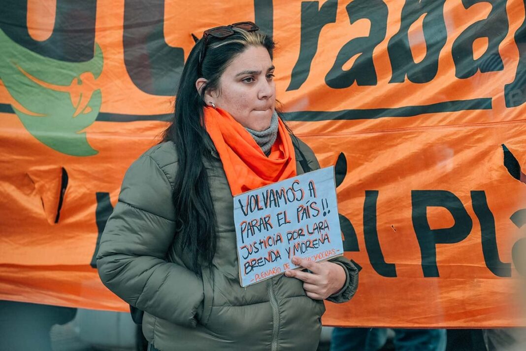 Diputadas bonaerenses levantaron la bandera de Ni Una Menos tras el triple femicidio en Florencio Varela y pidieron justicia por Brenda, Morena y Lara.