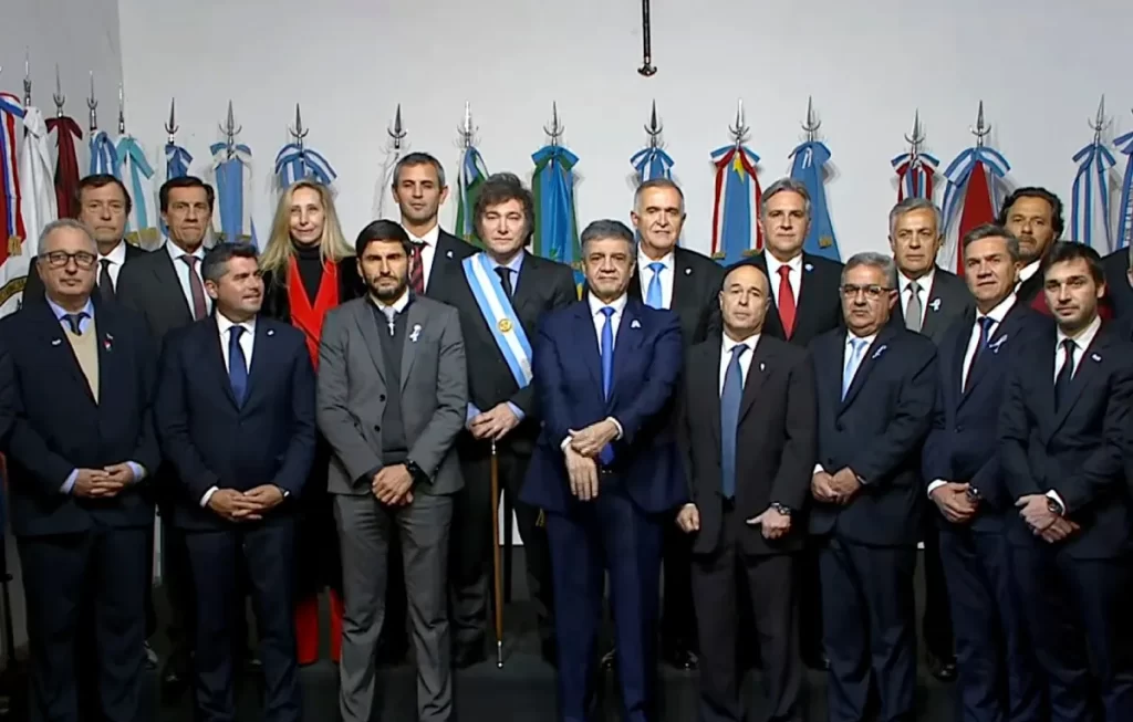 Los gobernadores se niegan a darle otra "foto de gobernabilidad" a Milei en medio de los cuestionamientos por las efímeras retenciones cero y a un mes de los comicios.