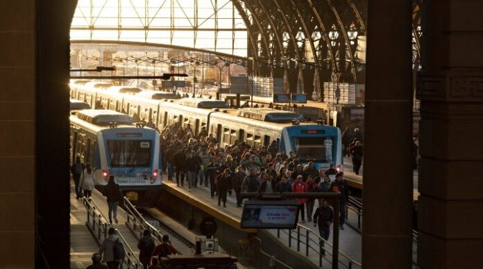 Trenes Argentinos estimó que la protesta gremial de La Fraternidad afecta a más de un millón de pasajeros en el AMBA.