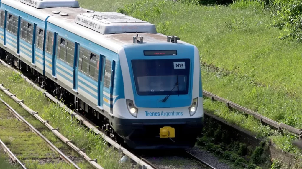 Transporte dictó la conciliación obligatoria para que los trenes vuelvan a circular con normalidad, pero desde La Fraternidad advierten que no hay tal medida de fuerza, sino que circulan a 30km/h por seguridad.