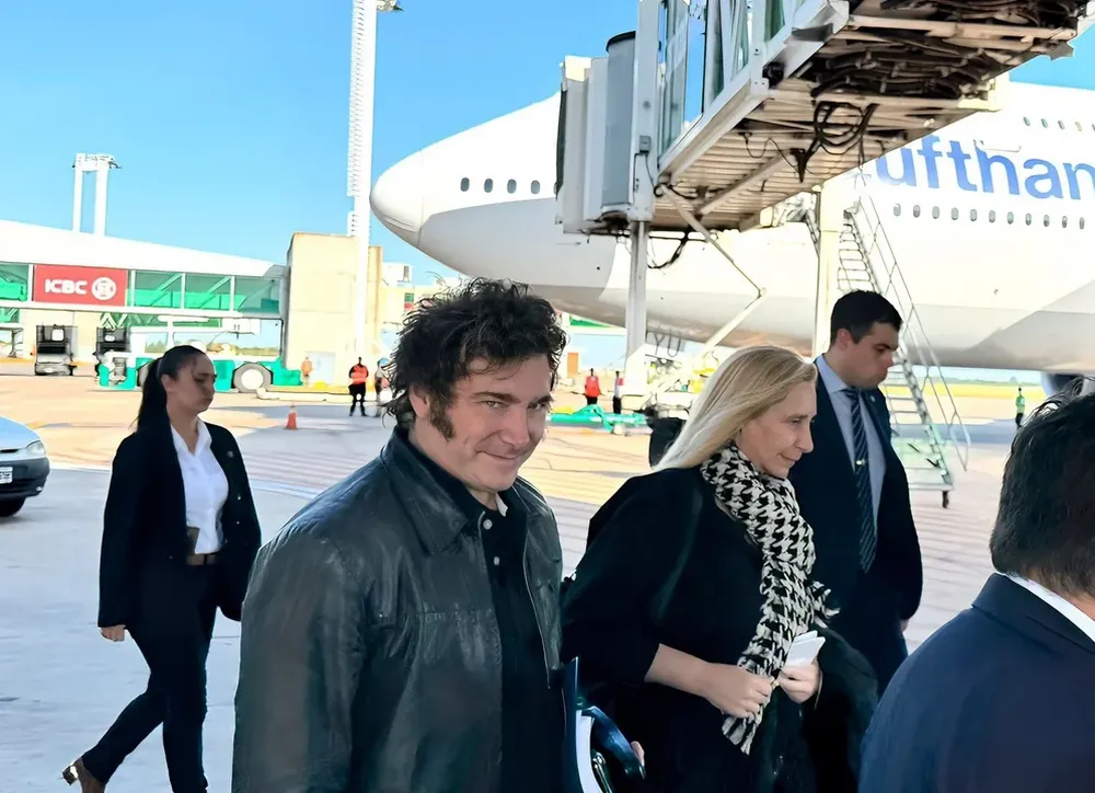 Javier Milei volvió de EE.UU. y retomará su agenda con un acto en Ushuaia para reforzar la campaña rumbo al 26 de octubre.