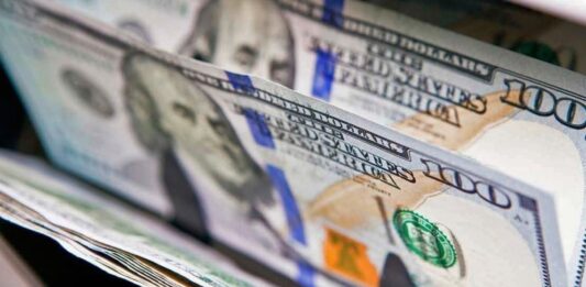 El Banco Central determinó que quienes compren dólares oficiales no podrán operar con el dólar MEP o CCL por un plazo de 90 días.