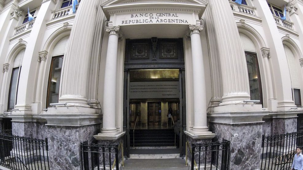 Desde el Banco Central aclararon que no hay limitaciones al monto de compra de dólares minoristas.