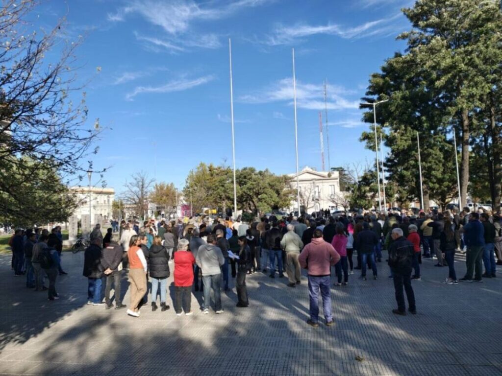 En mayo, los productores agropecuarios de Carlos Casares protestaron contra Daniel Stadnik por las inundaciones.  