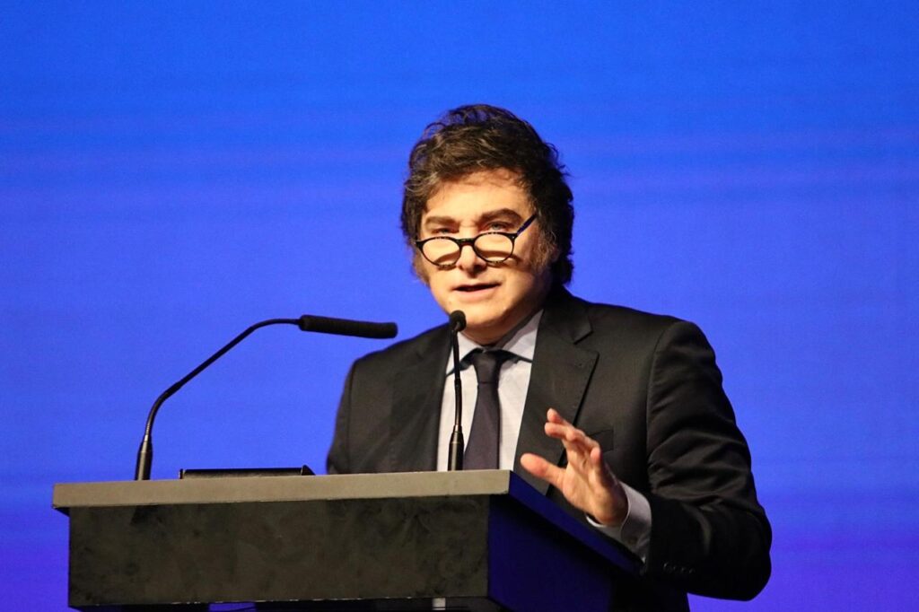 Diez días antes de los comicios, Milei encabezará un discurso ante el coloquio de IDEA en Mar del Plata.