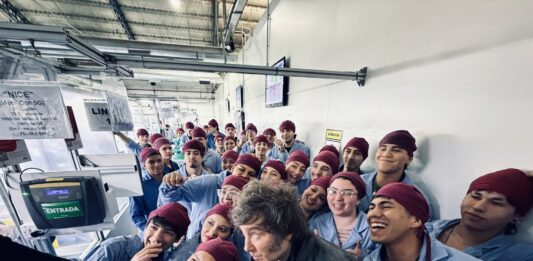 El presidente Javier Milei encabezó este lunes un acto de campaña desde la provincia de Tierra del Fuego. “¿Acaso quieren volver al 300% de inflación?”, afirmó.