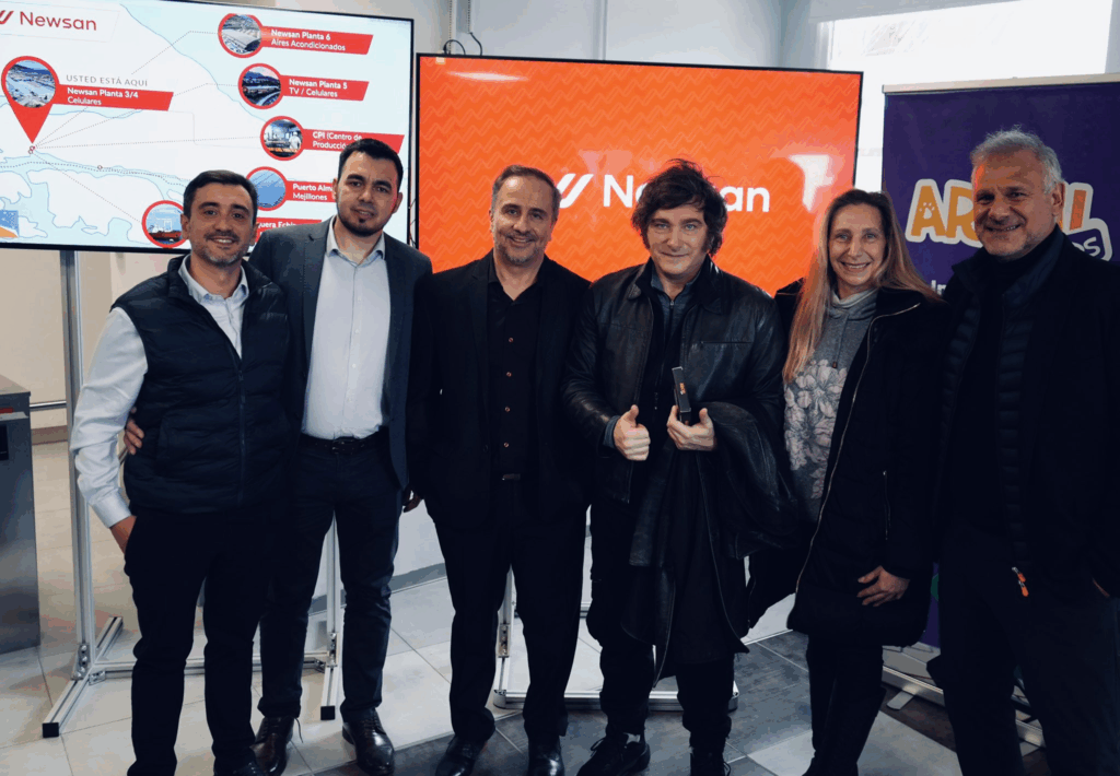 En el marco de la campaña, el presidente Javier Milei llegó este lunes a la provincia de Tierra del Fuego.
