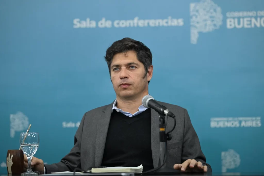 El gobernador Axel Kicillof le pidió celeridad a la Legislatura por el endeudamiento. Horas después, se oficializó la sesión en el Senado.