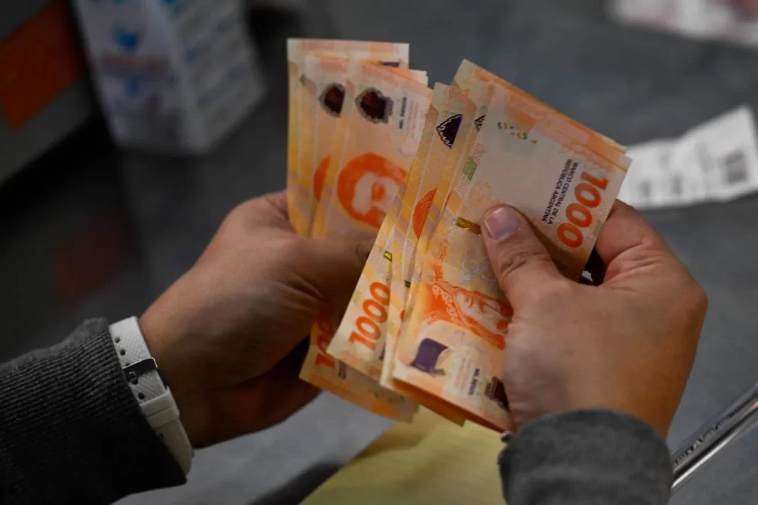 Octubre llega con nuevos aumentos. Uno por uno los servicios que pegarán el salto en el décimo mes del año.