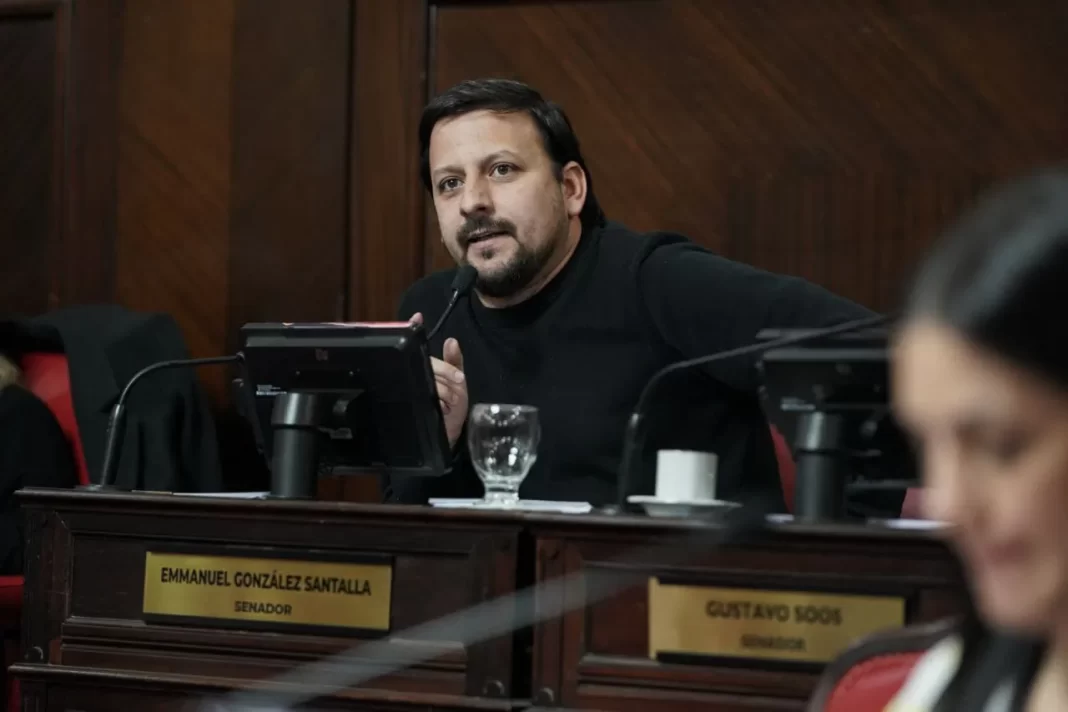 El senador bonaerense Emmanuel González Santalla apuntó contra el Gobierno nacional en medio del escándalo que vincula a Espert con el narcotráfico.