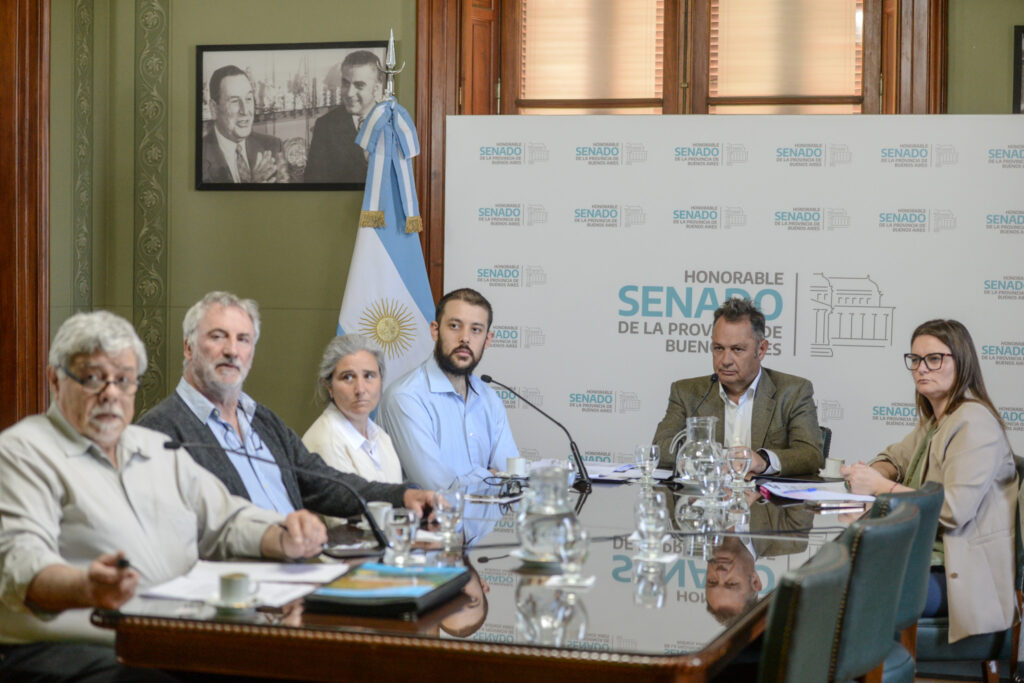 Senado: Ingenieros agrónomos y forestales impulsaron un proyecto para el cuidado del suelo y el agua.