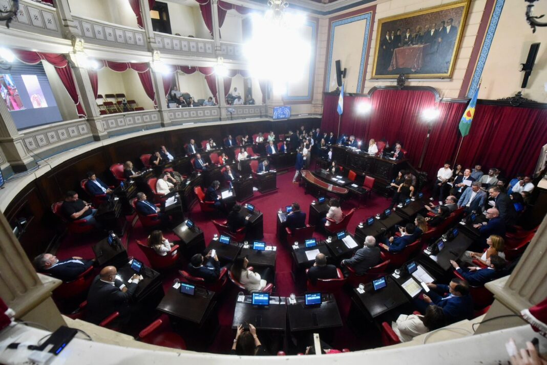 El Senado bonaerense tuvo su 3° sesión ordinaria del año, en la que tocó proyectos de bajo alcance. La caída del pedido de endeudamiento dejó un vacío en el sobre tablas.