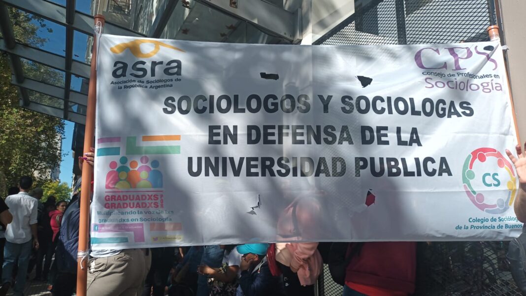 El diputado de La Libertad Avanza, Guillermo Castello, presentó un proyecto para eliminar el Colegio de Sociólogos bonaerenses.