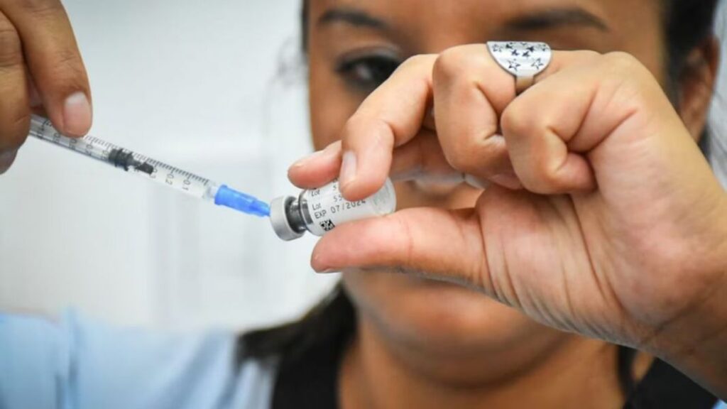 El Colégio de Médicos bonaerenses volvió a recomendar la vacunación focalizada, especialmente en zonas de alta circulación del dengue.
