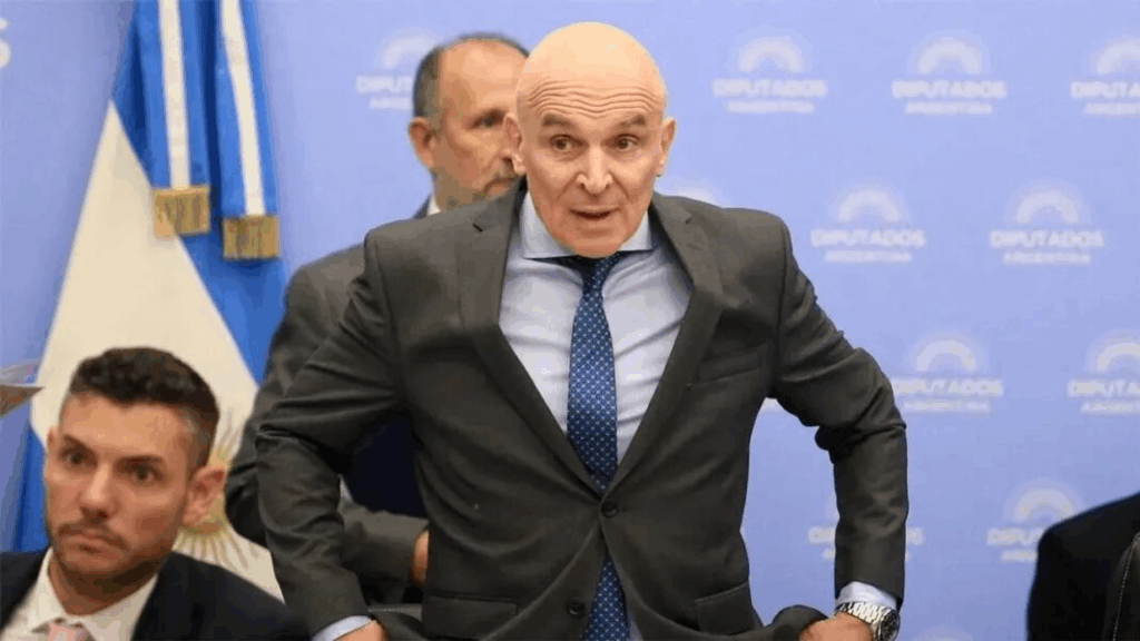 José Luis Espert presentó su renuncia a la presidencia de la Comisión de Presupuesto y Hacienda en Diputados a horas de bajar su candidatura para octubre.
