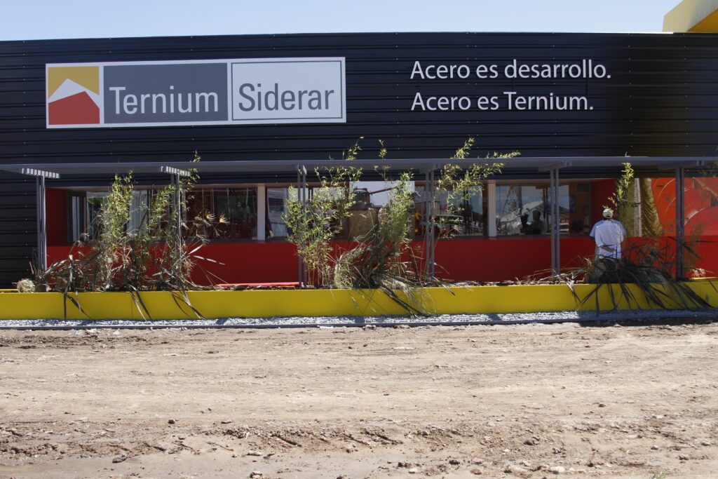 En lo que va del año, más de 200 trabajadores fueron desvinculados de Ternium Siderar sin un motivo concreto ni certezas de retorno.