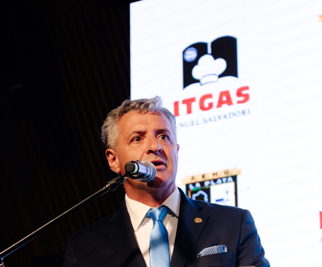 El presidente de la Asociación Empresaria Hotelera y Gastronómica de La Plata, Claudio Aguilar, advirtió sobre la “crisis de consumo”.