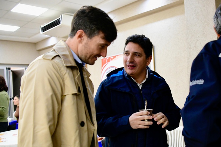 Martín Marinucci junto con el intendente de Morón, Lucas Ghi.