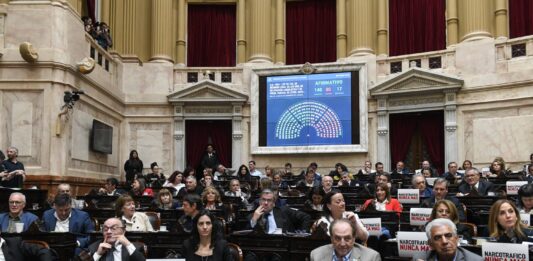 La Cámara de Diputados nacional aprobó en general la reforma a la Ley de DNU, pero el rechazo de un artículo impidió que su sanción.