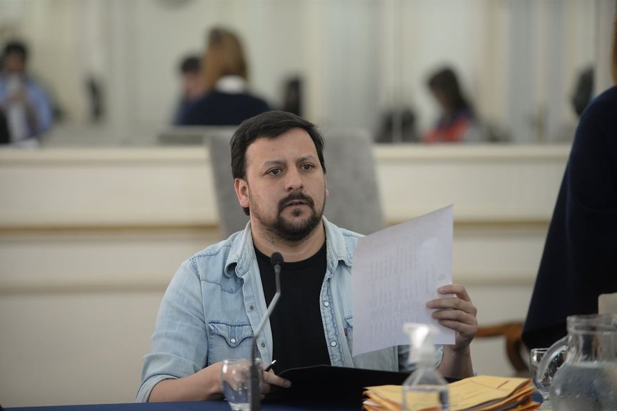 El senador bonaerense de Unión por la Patria (UxP), Emanuel González Santalla.