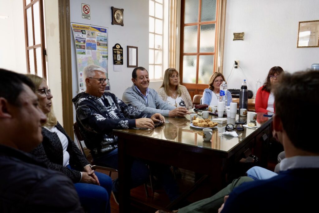 Alejandro Dichiara y Jimena López se reunieron con empresarios de Benito Juárez para dialogar sobre los desafíos productivos en la región.