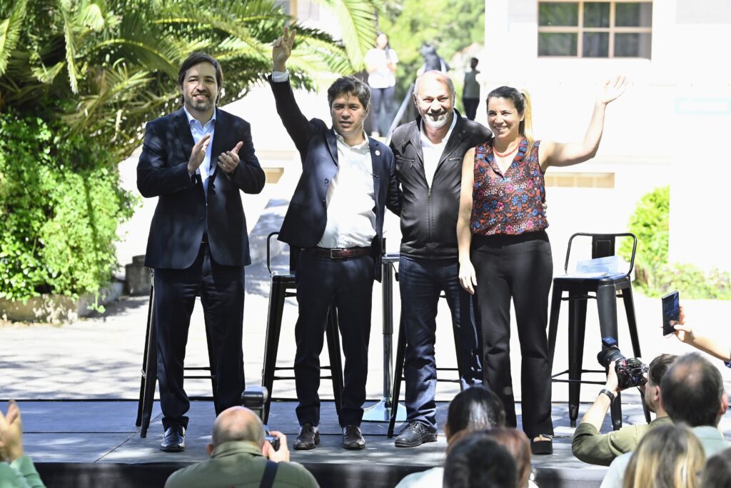El gobernador Axel Kicillof, el ministro de Salud, Nicolás Kreplak, el intendente de Ensenada, Mario Secco, y la funcionaria de Salud Mental, Julieta Calmels.