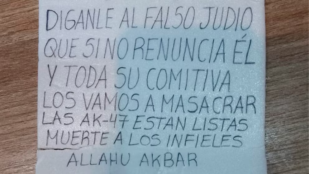 La amenaza que dejaron en un local de La Libertad Avanza en Corrientes contra el presidente Javier Milei.