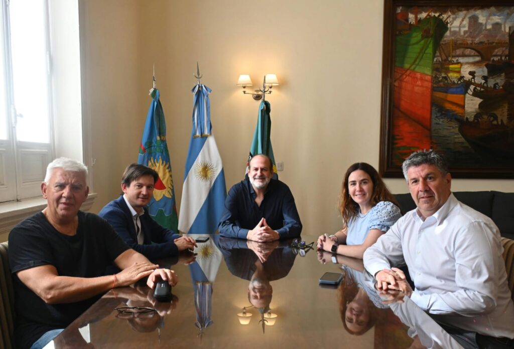 Los candidatos a diputados nacionales por Fuerza Patria, Jimena López y Luis Calderaro, encabezaron una recorrida por distritos del sur bonaerense.
