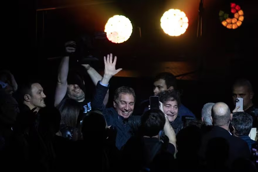 Tras la escandalosa renuncia de José Luis Espert, Diego Santilli se convirtió en el principal candidato bonaerense para disputar la lista de Milei contra el peronismo.