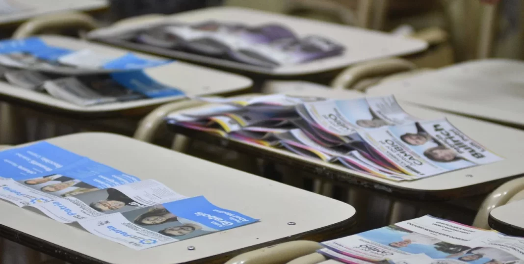 El diputado del PRO, Gerardo Milman, presentó un proyecto de ley que propone eliminar las caras de los candidatos de las boletas con el objetivo de “fortalecer la identidad partidaria”.