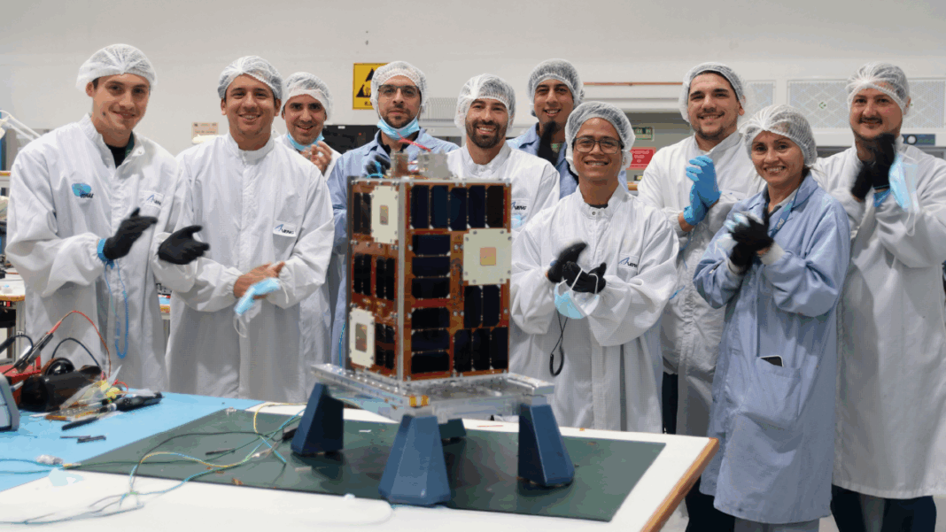 Carlos Puglelli (UxP) destacó el desarrollo del satélite Atenea de la UNLP, que participará de la misión Artemis II de la NASA rumbo a la Luna.